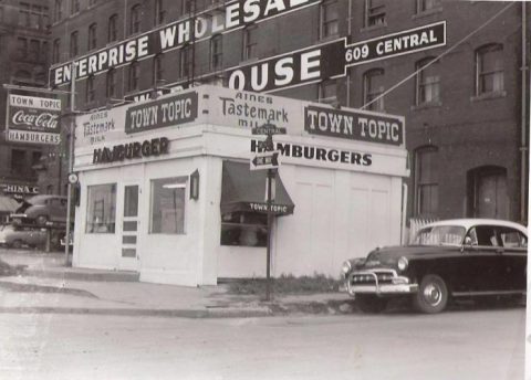 Everyone Goes Nuts For The Hamburgers At This Nostalgic Eatery In Missouri