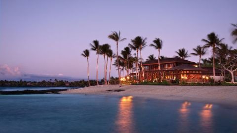 This Secluded Beachfront Restaurant In Hawaii Is One Of The Most Magical Places You'll Ever Eat