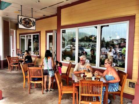 Everyone Goes Nuts For The Hamburgers At This Iconic Eatery In Hawaii