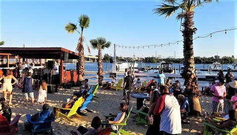 This Secluded Beachfront Restaurant In New York Is One Of The Most Magical Places You'll Ever Eat