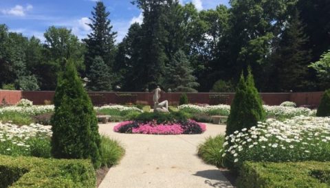 The Stunning Illinois Park That Looks Just Like An English Garden