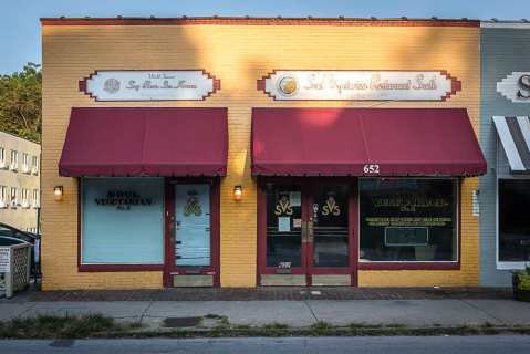 This One-Of-A-Kind Southern Comfort Restaurant In Georgia Serves Up Home Cooked Meals With A Twist