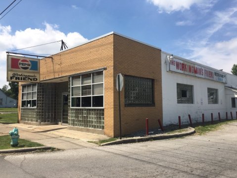 Everyone Goes Nuts For The Hamburgers At This Nostalgic Eatery In Indiana