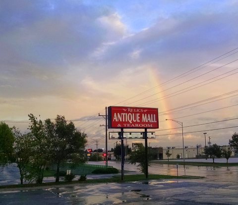 You Could Easily Spend All Weekend At This Enormous Missouri Antique Mall