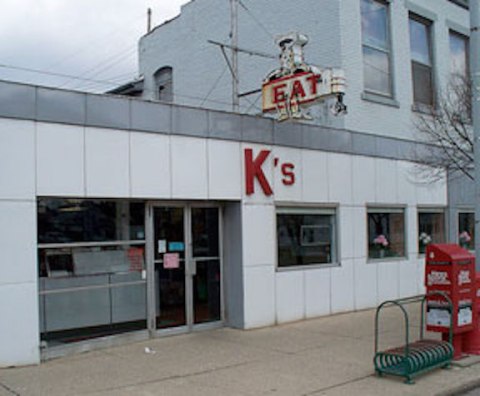 Everyone Goes Nuts For The Hamburgers At This Nostalgic Eatery In Ohio