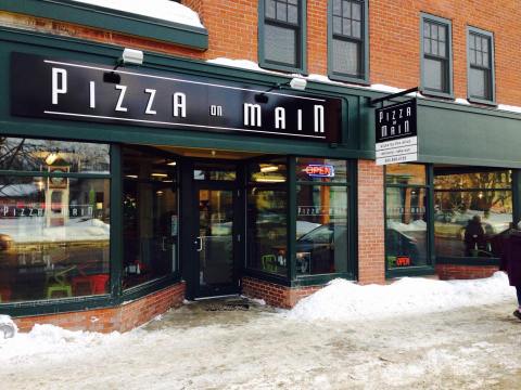 The Little Hole-In-The-Wall Restaurant That Serves The Best Pizza In Vermont