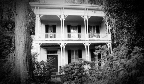 8 Haunting Tours In Mississippi That Will Send Chills Down Your Spine