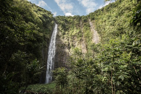 The Hike In Hawaii That Takes You To Not One, But TWO Insanely Beautiful Waterfalls