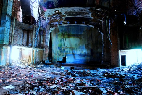 11 Staggering Photos Of An Abandoned Theater Hiding In Indiana