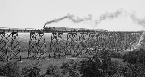 The Sinister Story Behind This Popular Iowa Bridge Will Give You Chills