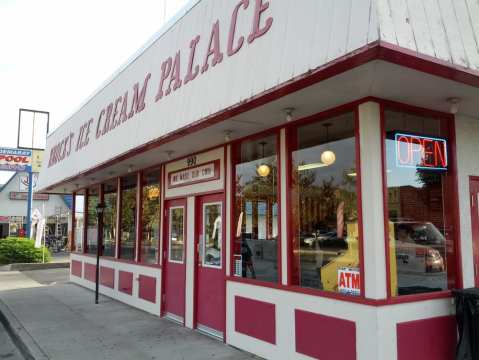 The Tiny Shop In Northern California That Serves Homemade Ice Cream To Die For