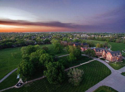 This Haunted Estate In Missouri Is Now A Beautiful Winery And Inn You'll Want To Visit