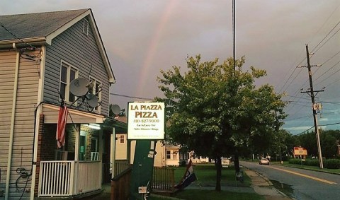 The Little Hole-In-The-Wall Restaurant That Serves The Best Pizza In Maryland