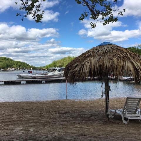 This Secluded Beachfront Restaurant In Missouri Is One Of The Most Magical Places You'll Ever Eat