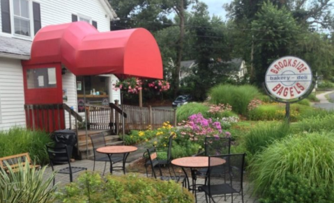 Everyone Must Try The Best Bagels In Connecticut At This Little Hometown Spot