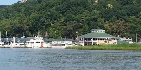 There's A Floating Winery In Illinois You Have To See To Believe