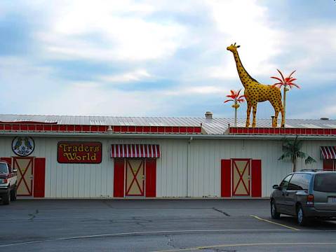 You Could Easily Spend All Weekend At This Enormous Ohio Flea Market