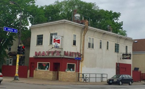 The Most Mouthwatering Burger Is Waiting For You Inside This Hidden Minneapolis Gem