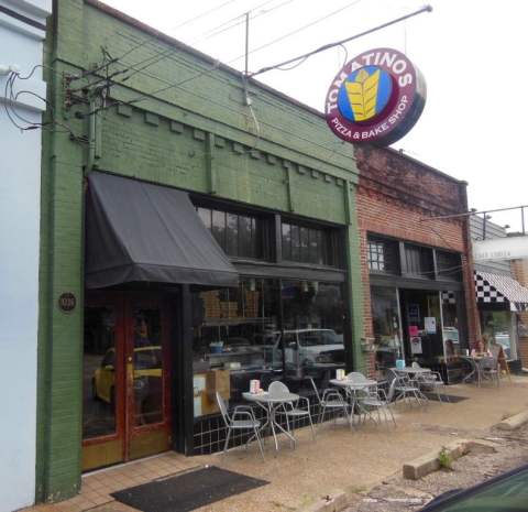 The Little Hole-In-The-Wall Restaurant That Serves The Best Pizza In Alabama