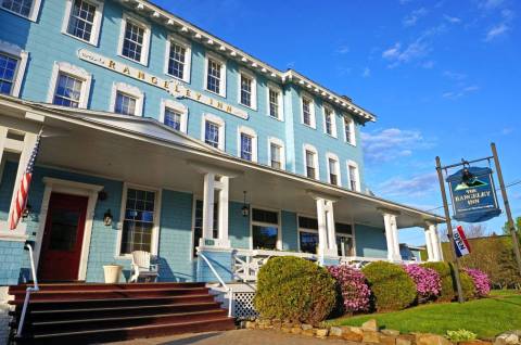 The Incredible Maine Restaurant That's Way Out In The Boonies But So Worth The Drive