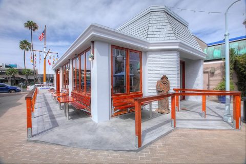 After Just One Bite You'll Be Hooked On The Fish Tacos At This Amazing Restaurant In Southern California