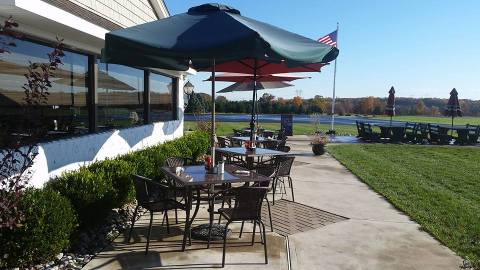 You Can Watch Planes Land At This Underrated Restaurant In New Jersey