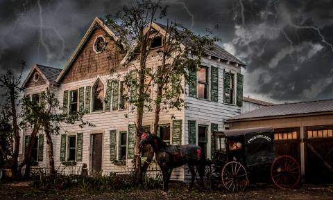 9 Haunted Houses In Delaware That Will Terrify You In The Best Way