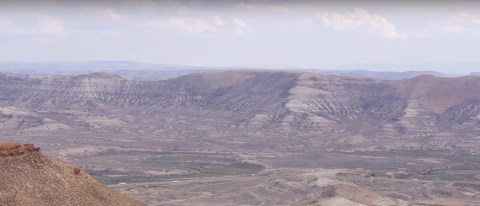 The Breathtaking Scenic Trail In Wyoming Where You Can Watch Wild Horses Roam