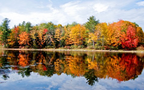 The One Hikeable Lake In Maine That's Simply Breathtaking In The Fall