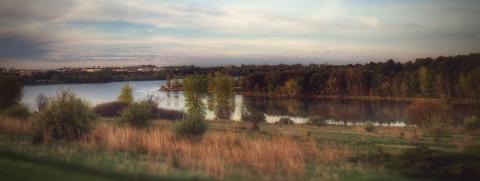 The One Hikeable Lake In Nebraska That's Simply Breathtaking In The Fall