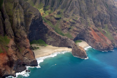 The Most Beautiful Beach In America Is Hiding In Hawaii