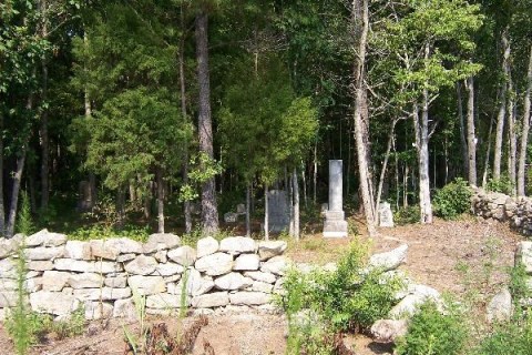 5 Creepy Trails In South Carolina That Will Take You Straight To An Abandoned Cemetery