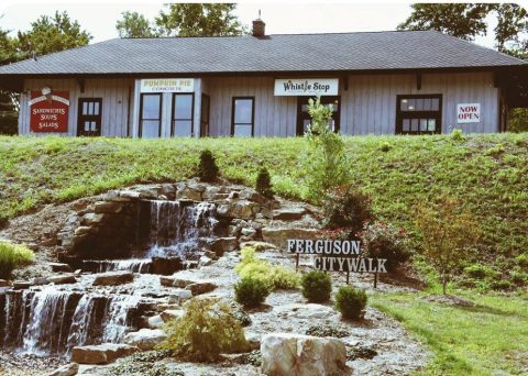 The Train-Themed Restaurant In St. Louis That Will Make You Feel Like A Kid Again