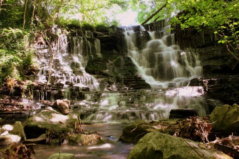 The Breathtaking Bed And Breakfast In Tennessee That Overlooks A Waterfall