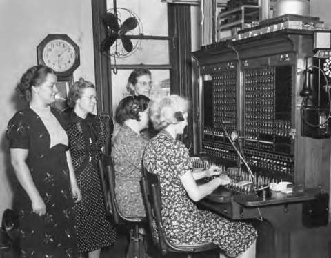 10 Very Rare Photos Taken During WWII In Cleveland