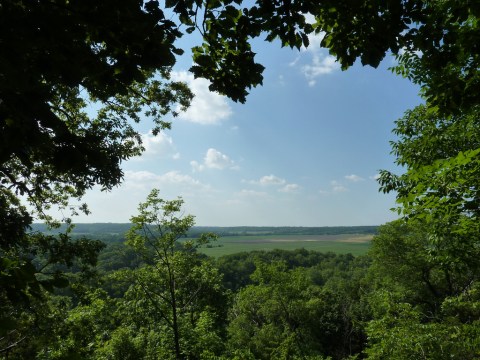 Hike Near This Kansas Bluff To Watch A Stunning Lakeside Sunset