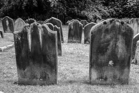 These 9 Haunted Cemeteries In Illinois Are Not For the Faint of Heart