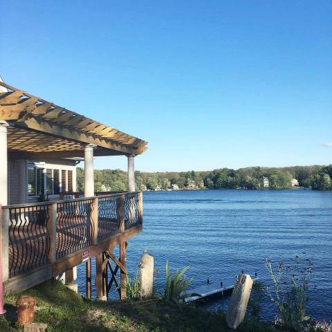 The Hidden Restaurant Near Boston That's Surrounded By The Most Breathtaking Fall Colors