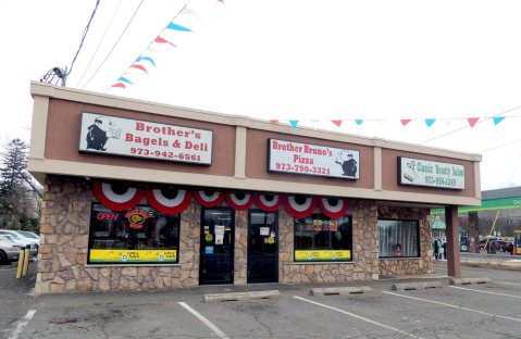 The Little Hole-In-The-Wall Restaurant That Serves The Best Pizza In New Jersey