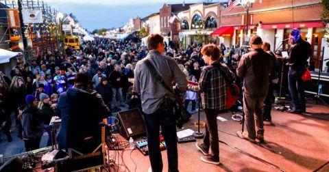 The Illinois Fall Festival With The World's Largest Display Of Jack-O-Lanterns You Simply Have To See