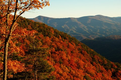 The Breathtaking Georgia Hike That Shines Red Once A Year