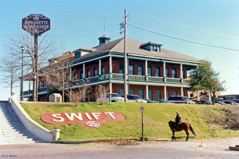 12 Stores That Anyone Who Grew Up In Dallas - Fort Worth Will Undoubtedly Remember