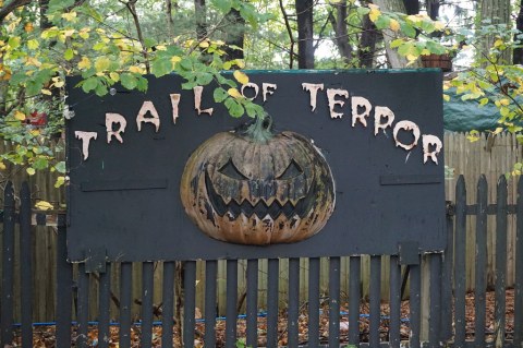 The One Small Town In Connecticut That Transforms Into A Terrifying Halloween Wonderland