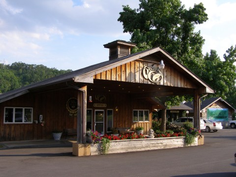 The Hidden Restaurant In Arkansas That’s Surrounded By The Most Breathtaking Fall Colors