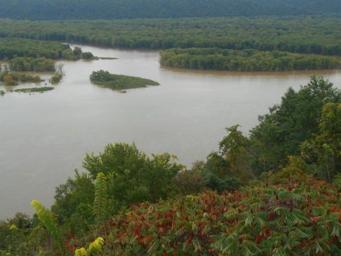 Hike This Awe-Inspiring Ancient Park In Iowa Where Time Stands Still