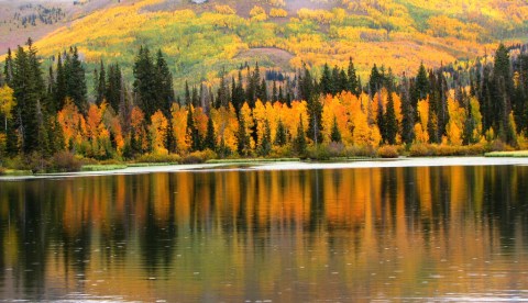 The One Hikeable Lake In Utah That's Simply Breathtaking In The Fall