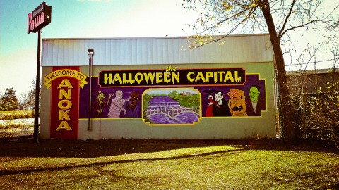 The One Small Town Near Minneapolis That Transforms Into A Terrifying Halloween Wonderland