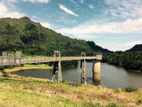 The One Hikeable Lake In Hawaii That's Simply Breathtaking