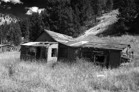 There's A Terrifying Abandoned Tunnel In Montana And It's Not For The Faint Of Heart