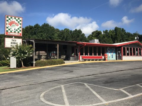 10 Enormous Burgers In Alabama That'll Fill You Up And Thrill Your Tastebuds